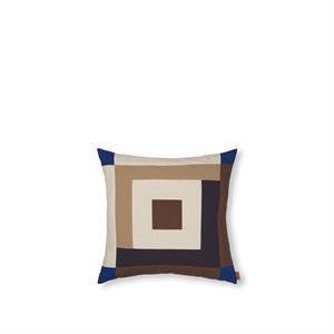 Ferm Living Border Patchwork Kussen Johannesbroodbruin/Helderblauw