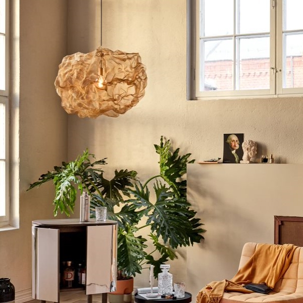 Heat Hanglamp in woonkamer met tafelomgeving